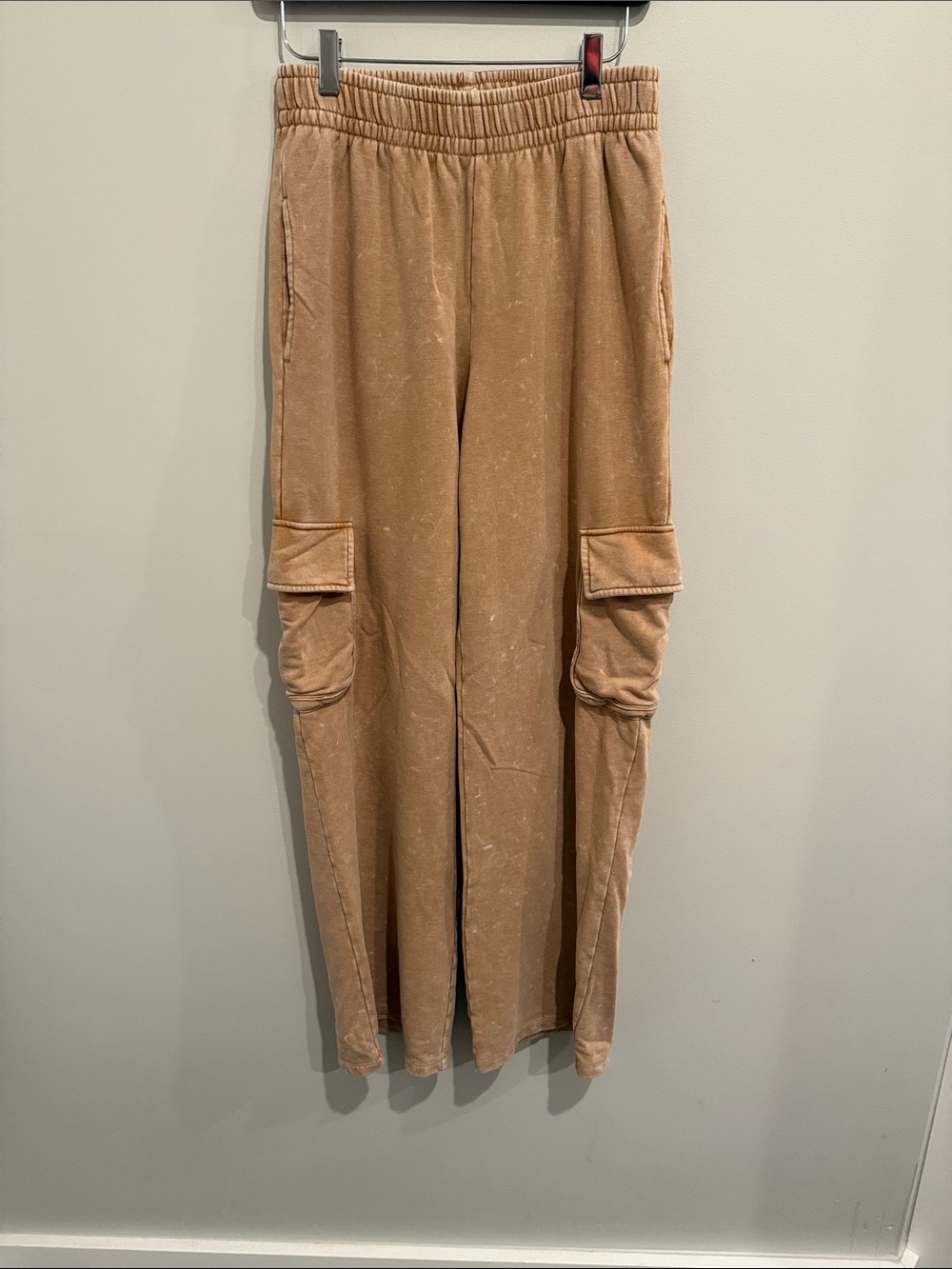 Wild Fabel Women’s Tan Cargo Sweatpants